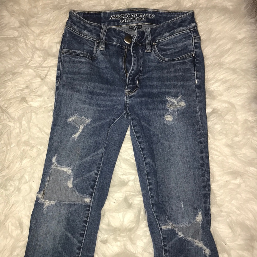Distressed Hi-Rise AE Jeans